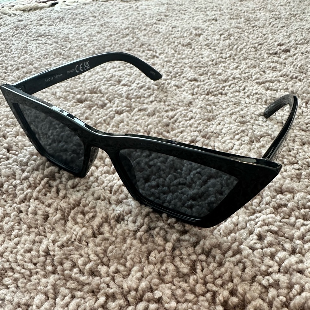 Black Angular Cat Eye Sunglasses UV400 Trendy Chic